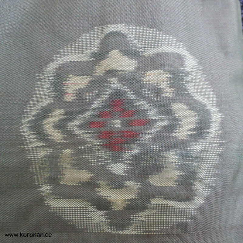Art Deco graugrün mit Schneeflocken Meisen Seiden Kimono