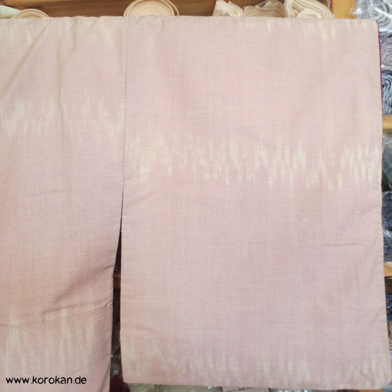 japanischer zartrosa Sakura Kasuri Nebel Tsumugi Seiden Kimono