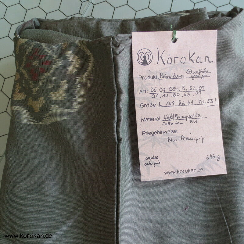 Art Deco graugrün mit Schneeflocken Meisen Seiden Kimono