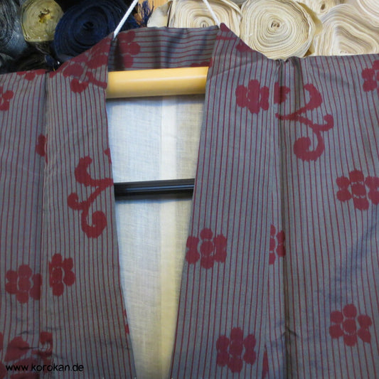 feine Streifen, Blüten, Arabesken Meisen Seiden Kimono