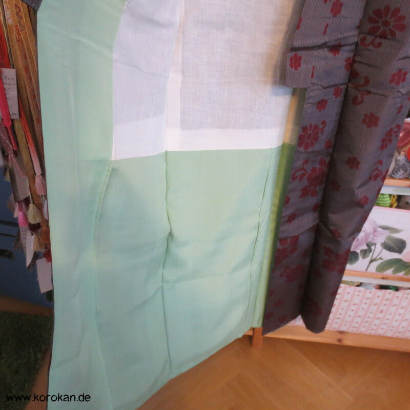 feine Streifen, Blüten, Arabesken Meisen Seiden Kimono