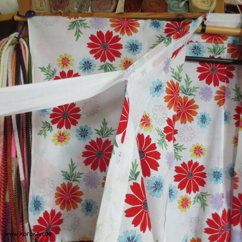 Yukata Kimono für Mädchen, bunte Blumen auf weiß