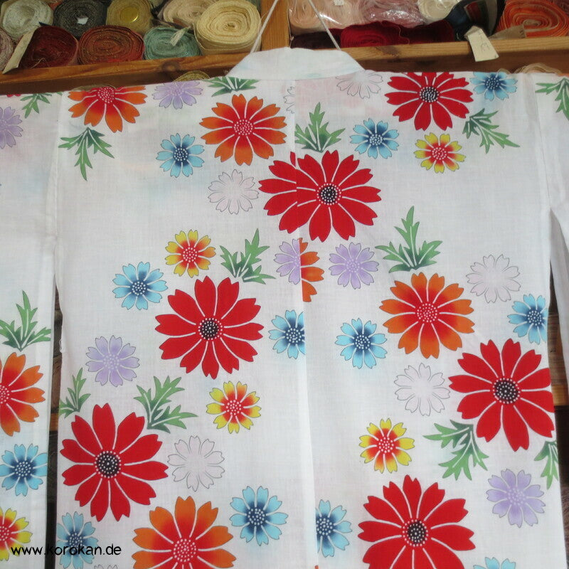 Yukata Kimono für Mädchen, bunte Blumen auf weiß