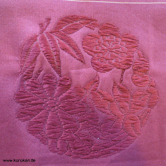 silberner Ahorn, goldene Kiku auf dunkelrot Obi Seidenbrokat