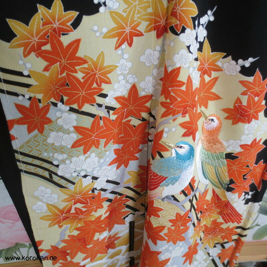 Tomesode Ahornbaum mit gestickten Uigusu Vögeln Karieba Seidencrepe Stoff