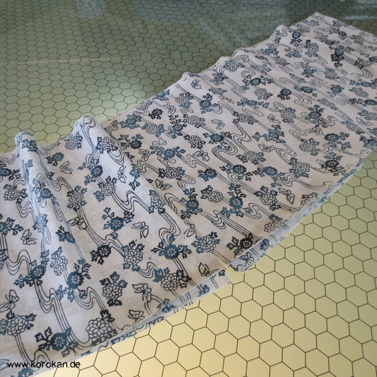 Fluss, Chrysanthemen, Schmetterlinge Yukata Kimono Stoff, weich