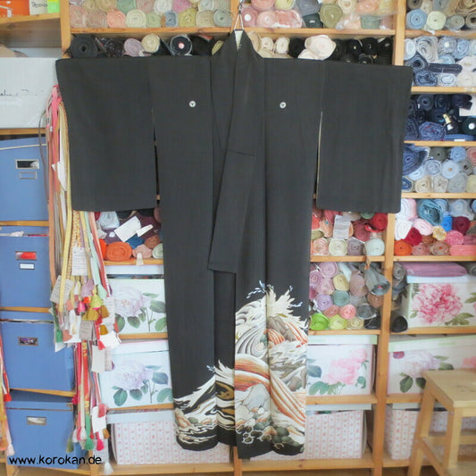antiker japanischer Seidencrepe Uferwellen und Steine Tomesode Kimono