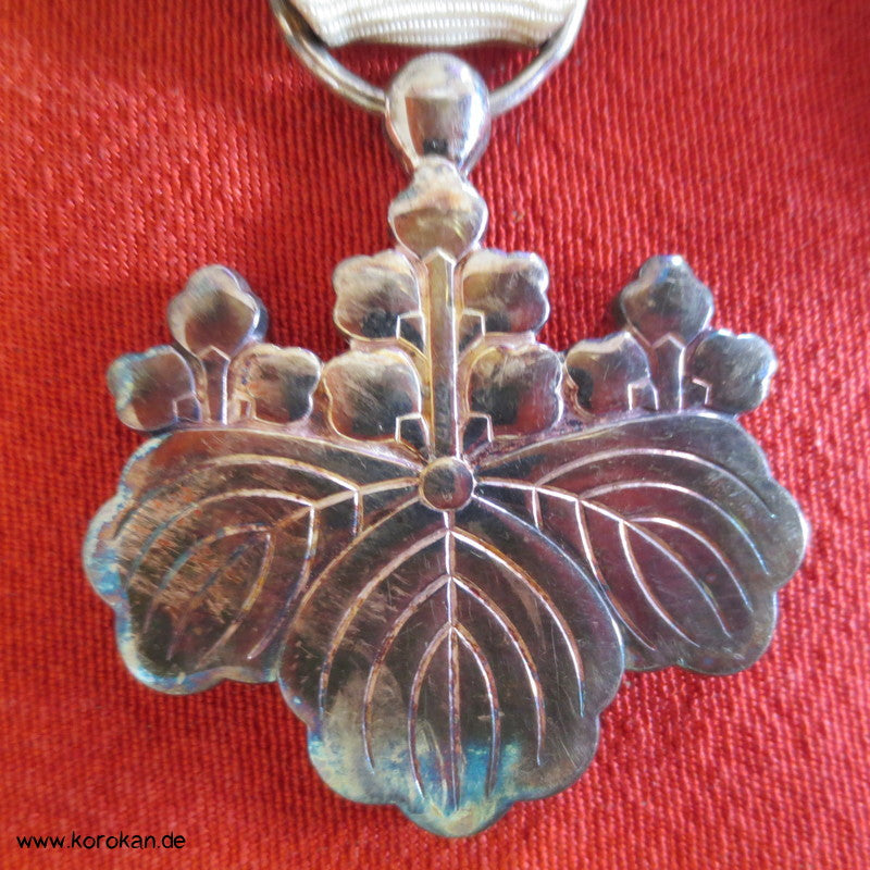 silberner Paulownia Orden am Band - Samurai in Lackschachtel