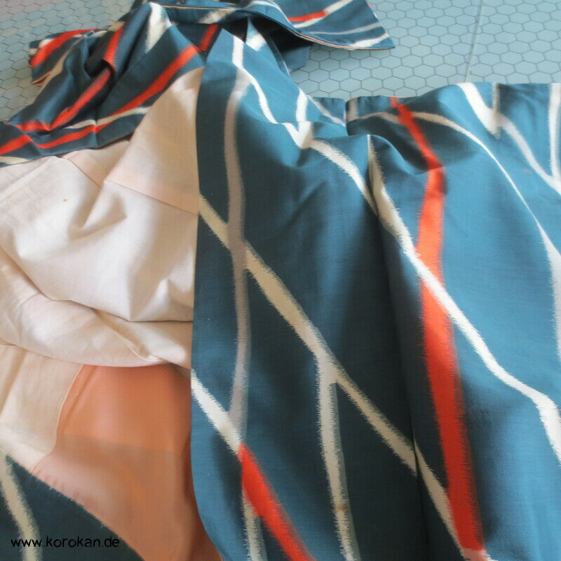 Art Deco Japan abstraktes Zweigegitter auf petrol Meisen Seiden Kimono
