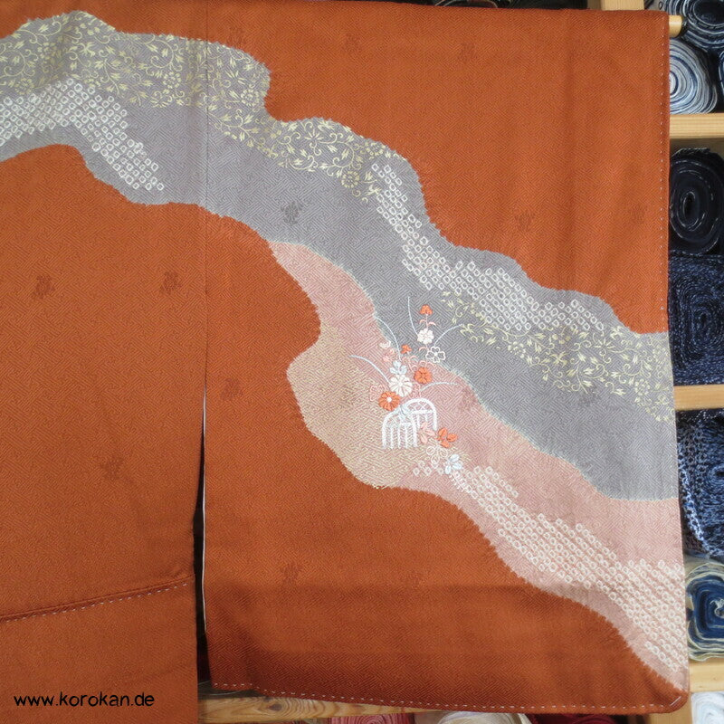 grauer Fluss mit Shibori und Stickerei Homongi Seiden Kimono