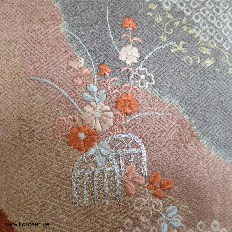 grauer Fluss mit Shibori und Stickerei Homongi Seiden Kimono