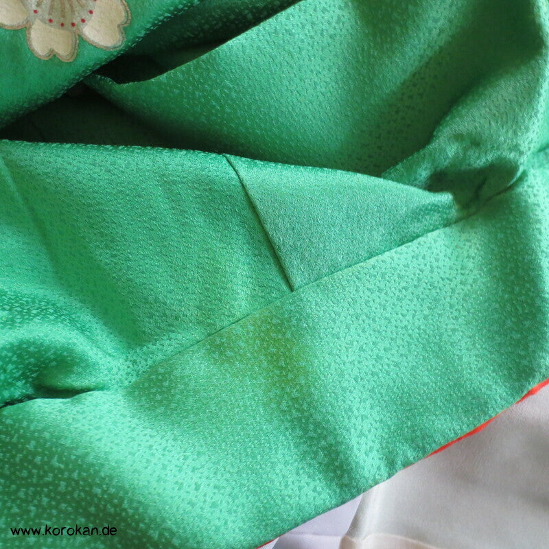 kleine Mädchen Furisode, Mandarinenten, Temariball