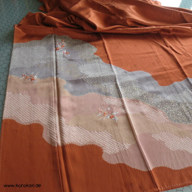 grauer Fluss mit Shibori und Stickerei Homongi Seiden Kimono