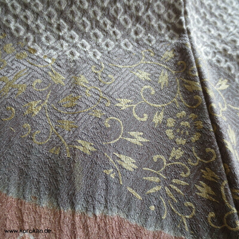 grauer Fluss mit Shibori und Stickerei Homongi Seiden Kimono