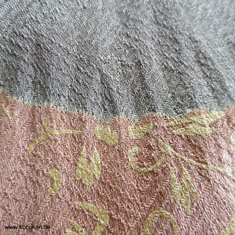 grauer Fluss mit Shibori und Stickerei Homongi Seiden Kimono