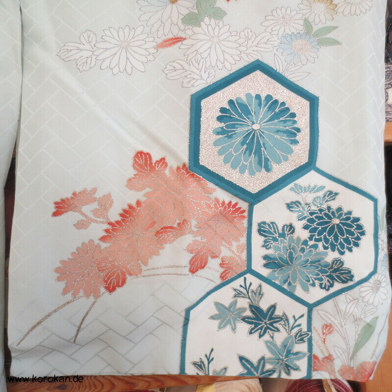 Kikko mit unterschiedlichen Motiven Homongi Kimono