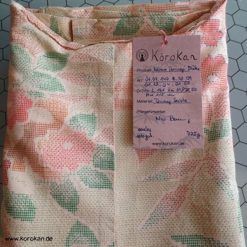 Blüten und Blätter Kasuri Tsumugi Kimono
