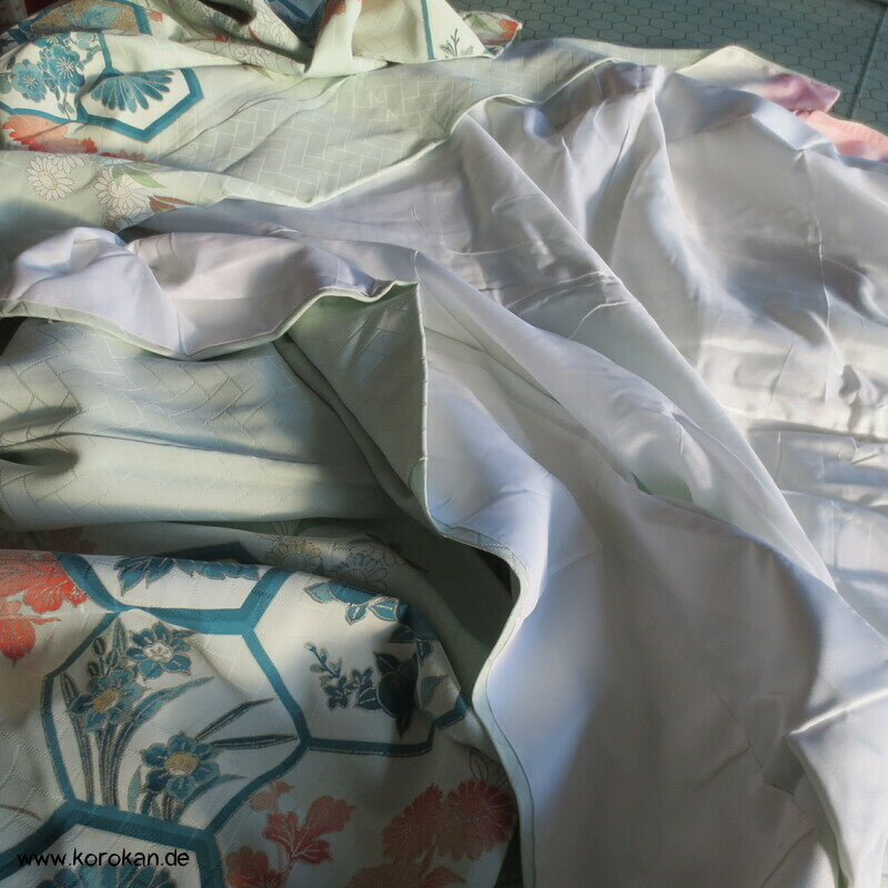 Kikko mit unterschiedlichen Motiven Homongi Kimono