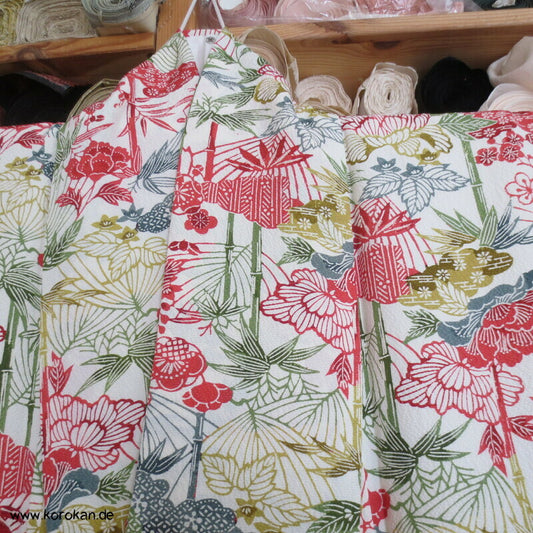 Bingata Druck mit Bambus, Wolken, Päonien Seidencrepe Komon Kimono