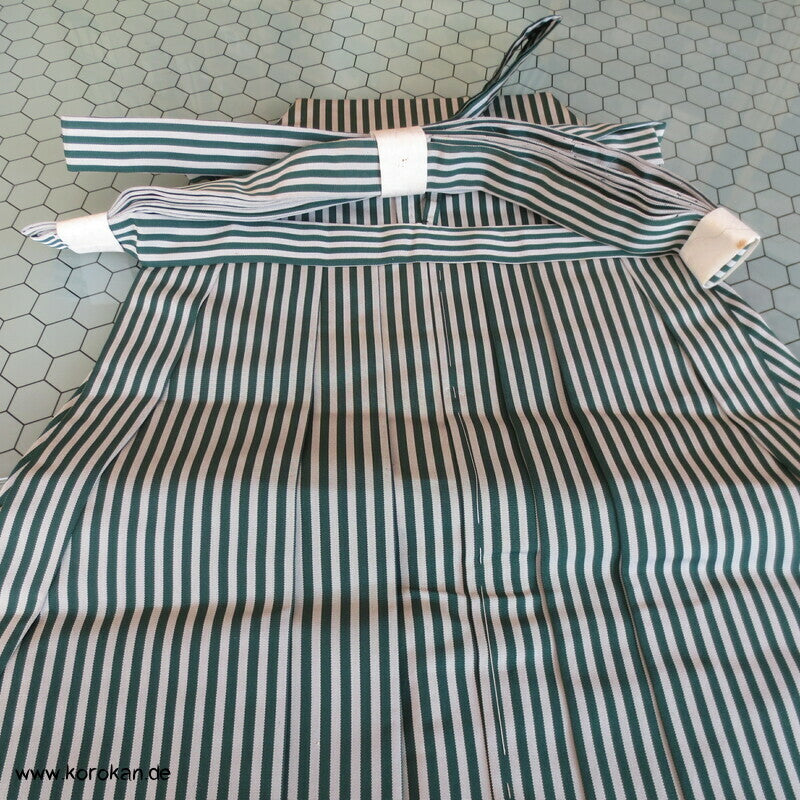 grün - grau gestreifte Hakama - Umanori Hosen - Typ