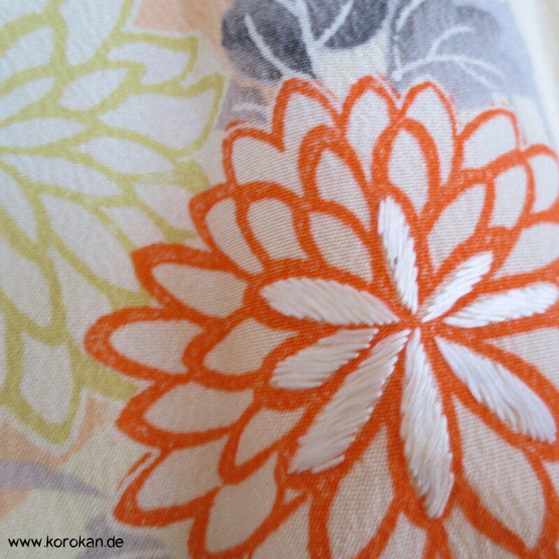 Kusudama Blumenkugel Juban Kimono, teilbestickte Seide