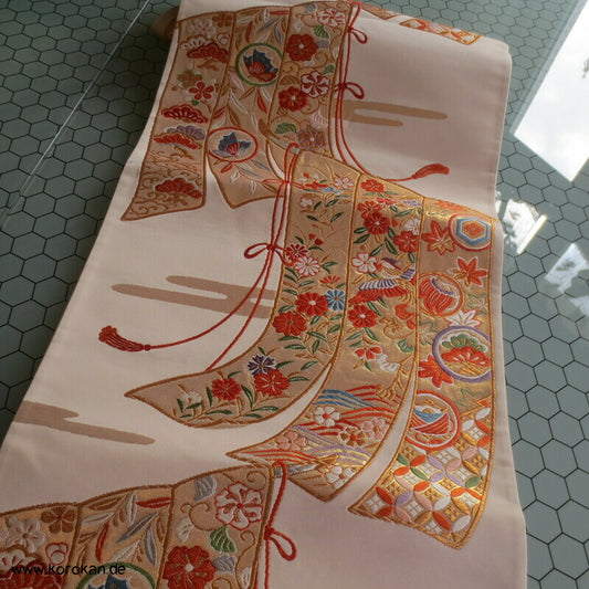 Brokat Kimonovorhänge Fukuro Obi, golden bunt auf heller Seide Kimonogürtel