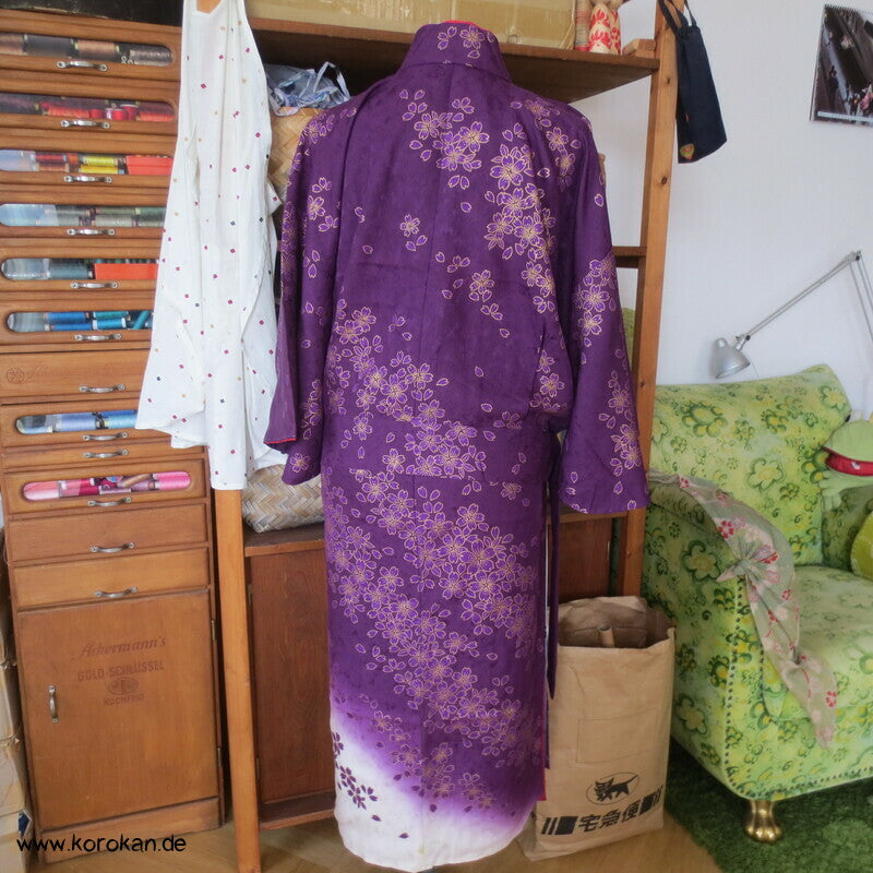 Blumen auf lila zweiteiliger Kimono, Dochugi + Wickelrock
