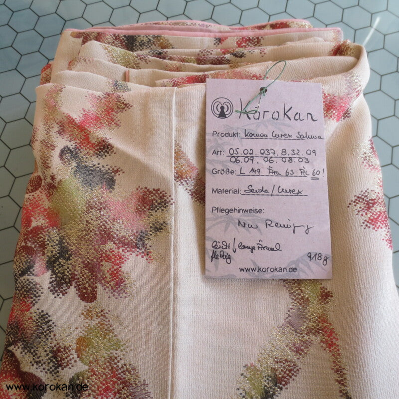 glitzernde Sakura Omeshi Urushi Komon Kimono