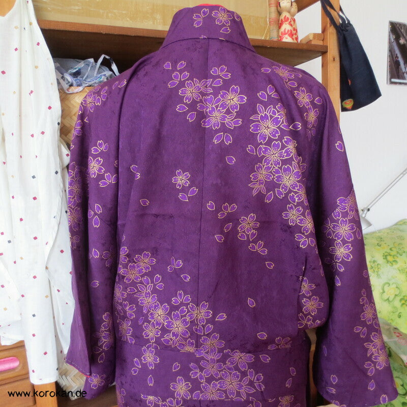 Blumen auf lila zweiteiliger Kimono, Dochugi + Wickelrock