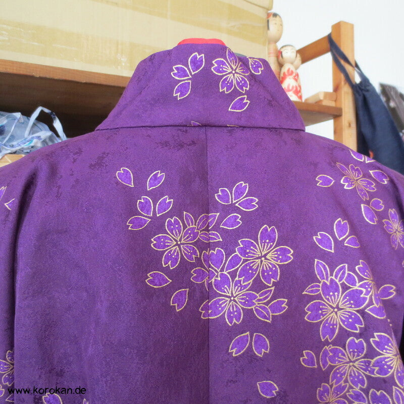 Blumen auf lila zweiteiliger Kimono, Dochugi + Wickelrock