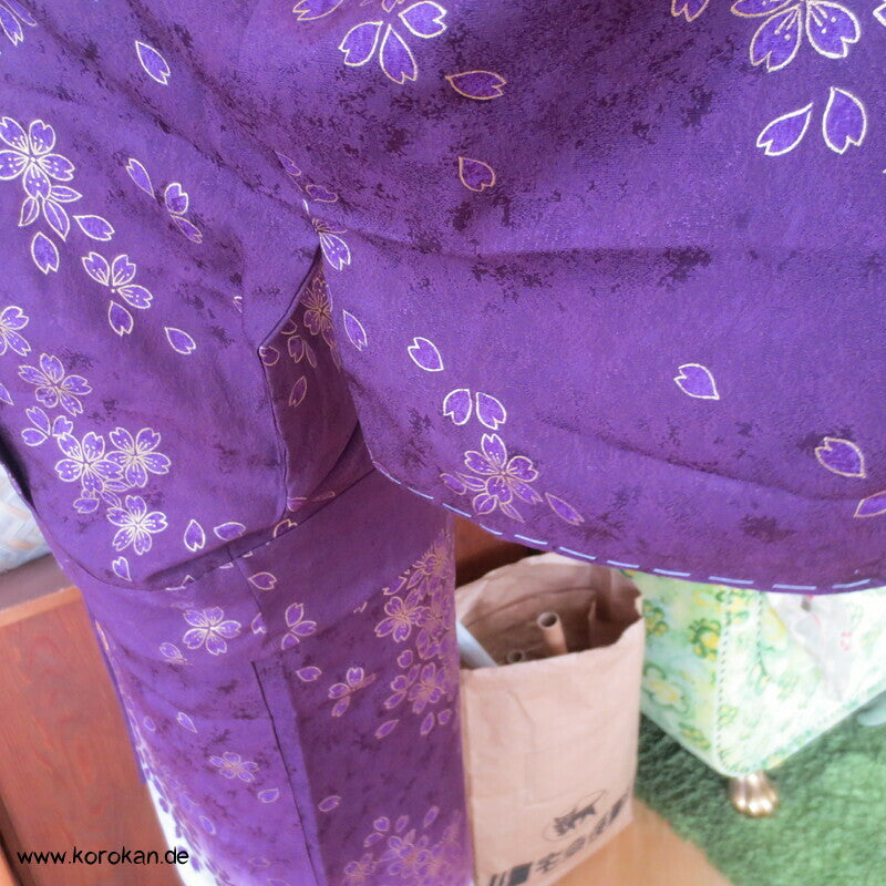 Blumen auf lila zweiteiliger Kimono, Dochugi + Wickelrock