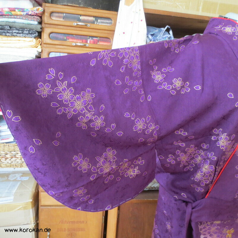 Blumen auf lila zweiteiliger Kimono, Dochugi + Wickelrock