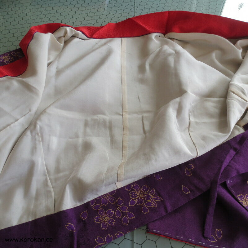 Blumen auf lila zweiteiliger Kimono, Dochugi + Wickelrock