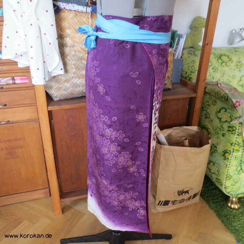 Blumen auf lila zweiteiliger Kimono, Dochugi + Wickelrock
