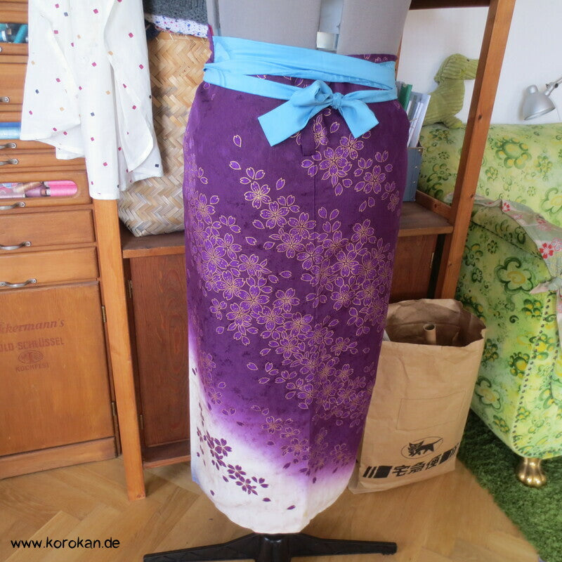 Blumen auf lila zweiteiliger Kimono, Dochugi + Wickelrock