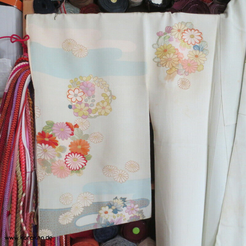 pastelliger Vier Jahreszeiten Homongi Seiden Kimono