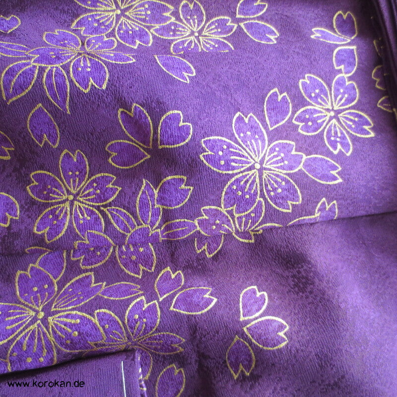 Blumen auf lila zweiteiliger Kimono, Dochugi + Wickelrock