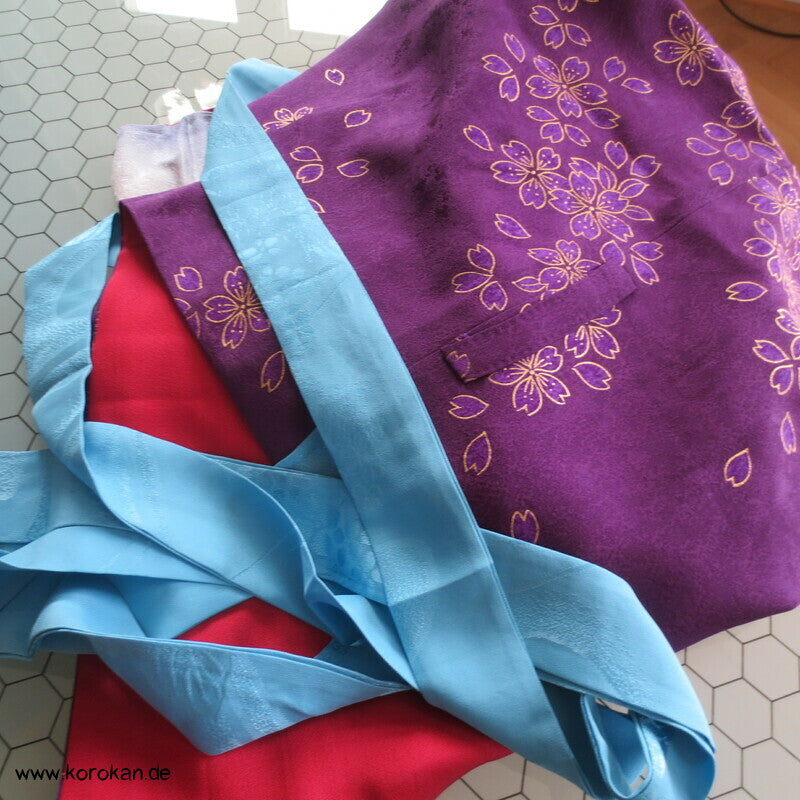 Blumen auf lila zweiteiliger Kimono, Dochugi + Wickelrock