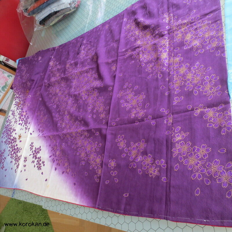 Blumen auf lila zweiteiliger Kimono, Dochugi + Wickelrock
