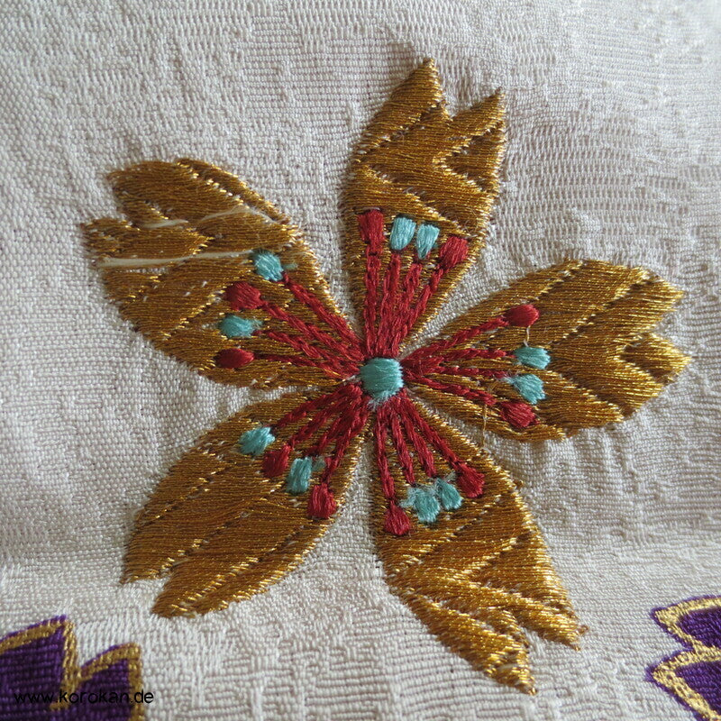Blumen auf lila zweiteiliger Kimono, Dochugi + Wickelrock