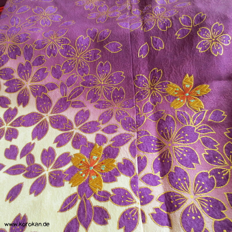 Blumen auf lila zweiteiliger Kimono, Dochugi + Wickelrock
