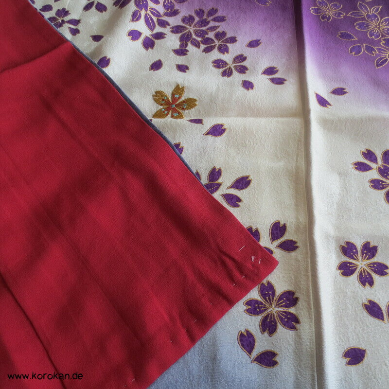 Blumen auf lila zweiteiliger Kimono, Dochugi + Wickelrock
