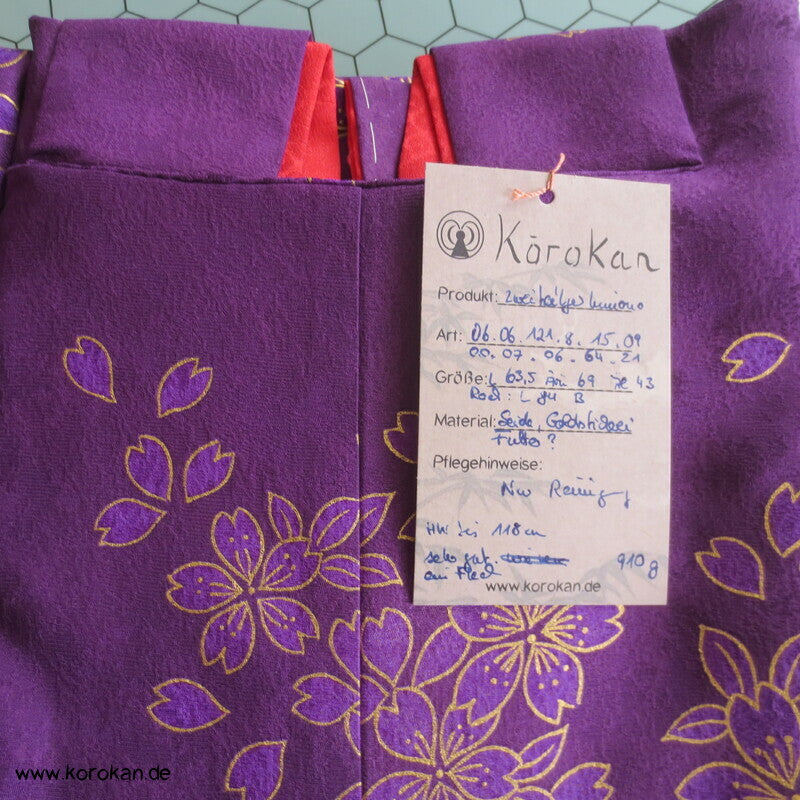 Blumen auf lila zweiteiliger Kimono, Dochugi + Wickelrock