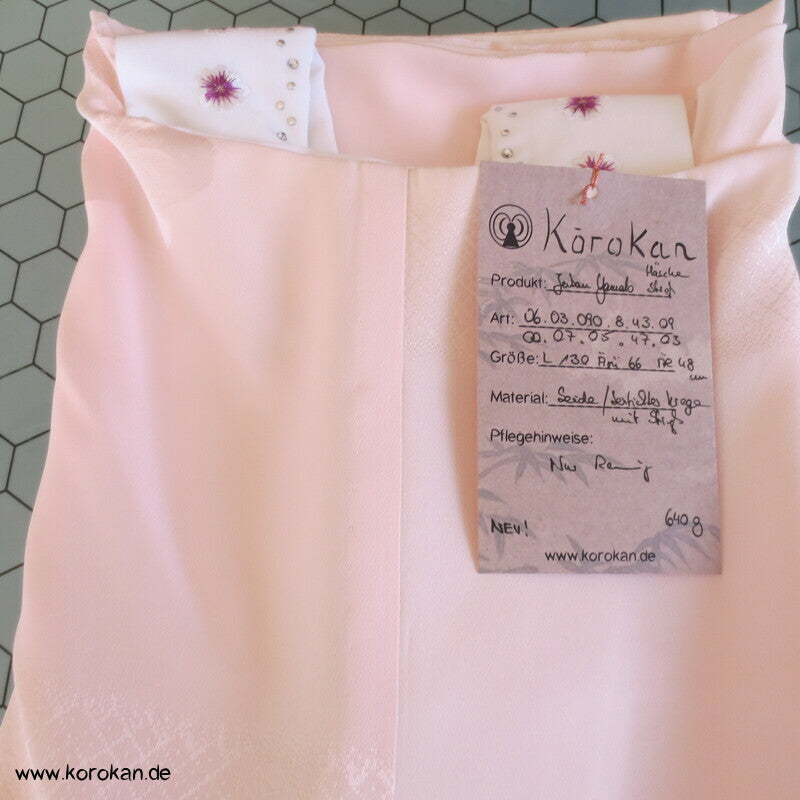 Ume Seide Yamato Juban Unterkimono, Straß und Häschen Kragen