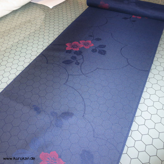 rote Blüten in dunkelblau Sommer Kimono Sha / Rho Seide