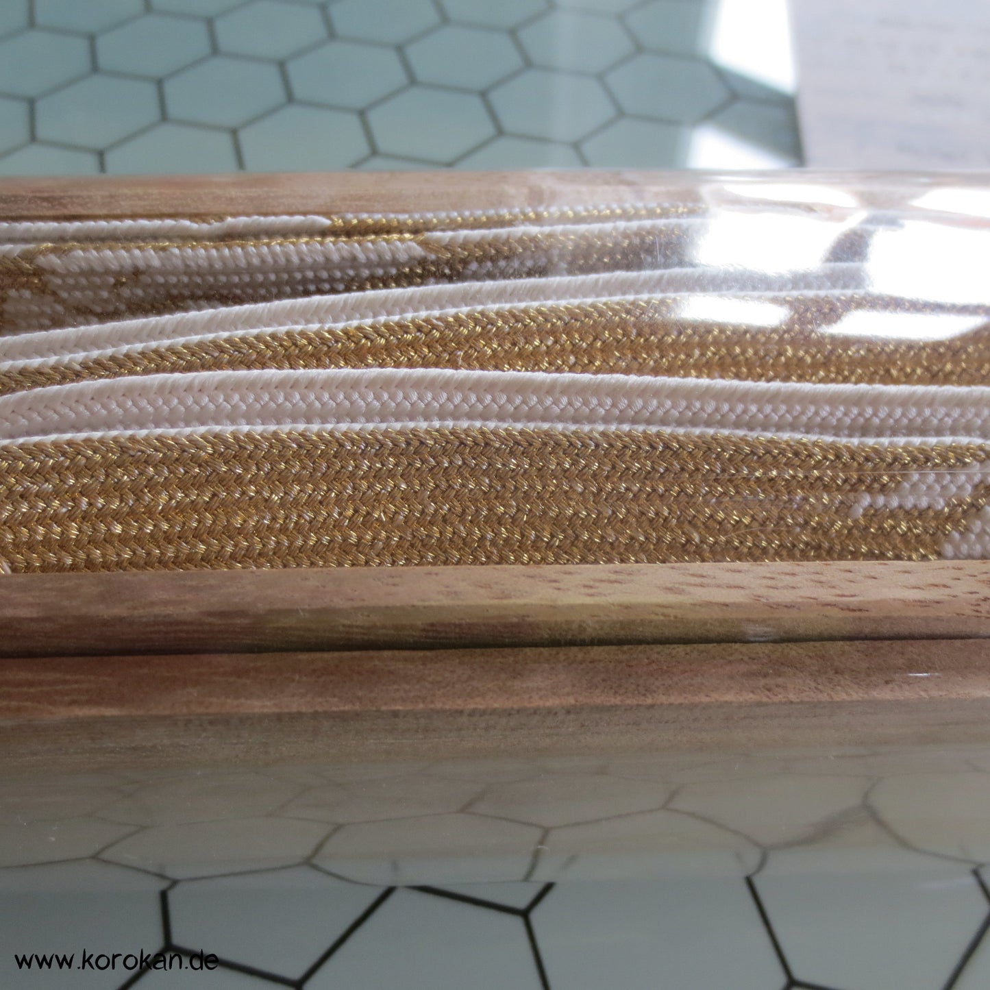 weiß goldener Kranich Braut Obijime in Holz - Geschenkbox