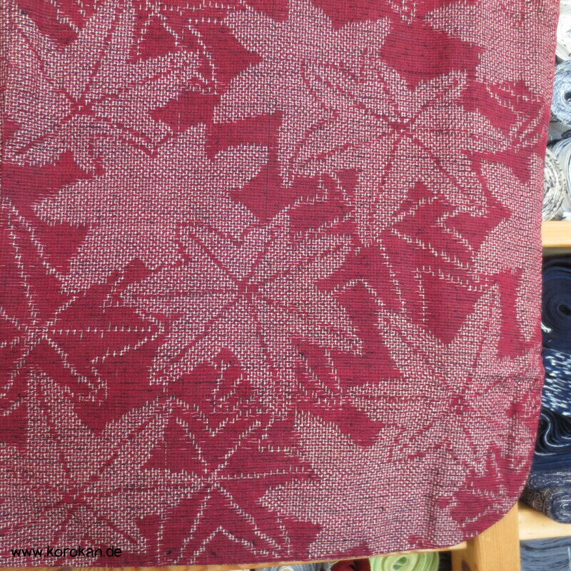 weinrote Kasuri Ahornblätter Tsumugi Kimono