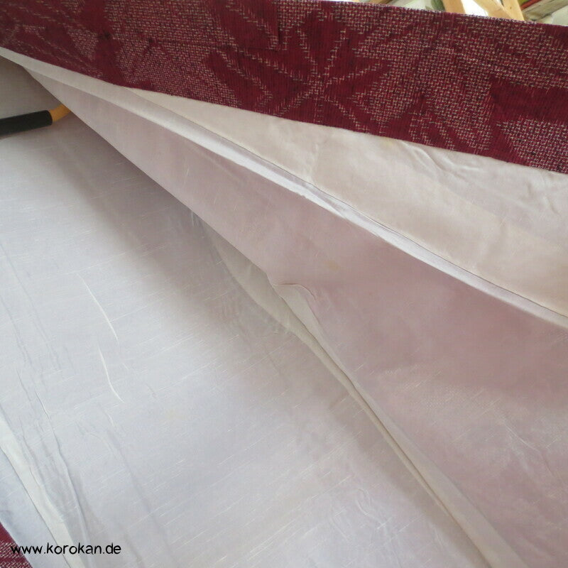 weinrote Kasuri Ahornblätter Tsumugi Kimono