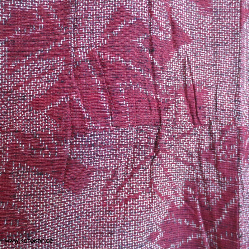 weinrote Kasuri Ahornblätter Tsumugi Kimono