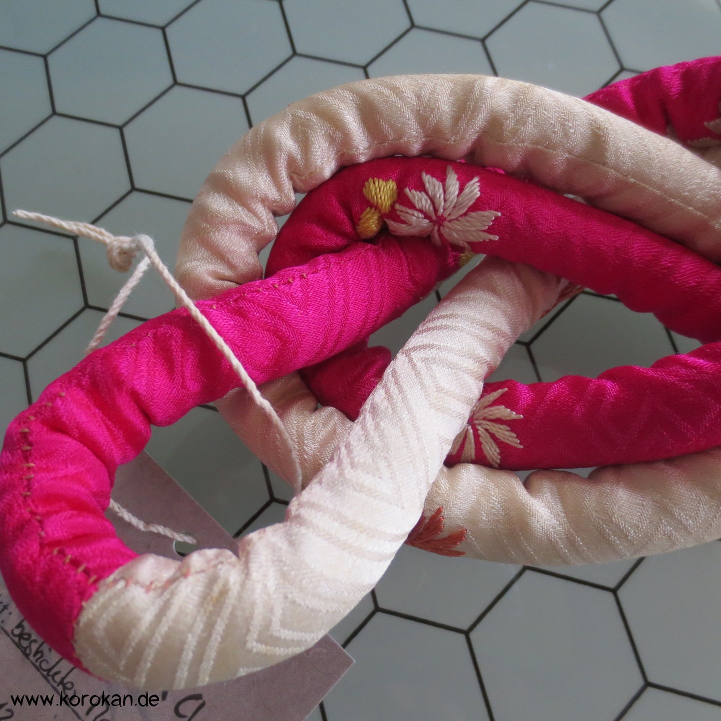 bestickter Marukuge, pinke und naturfarbene Seide, Vintage